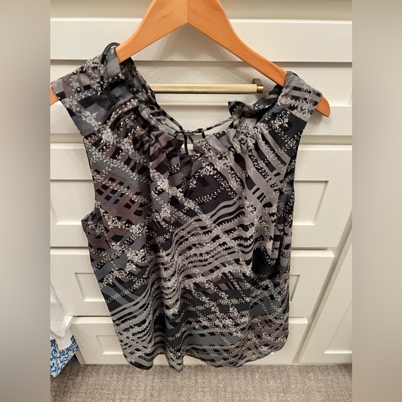Cabi Graphic Gray & Taupe Floral Sleeveless Top - Picture 1 of 3